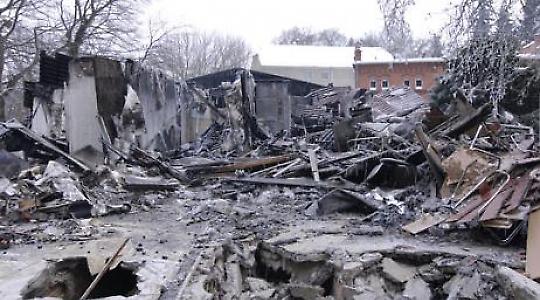 Das zerstörte "Haus der Demokratie" in Zossen <br/>Bild von "Residenzpflicht - Invisible Borders"